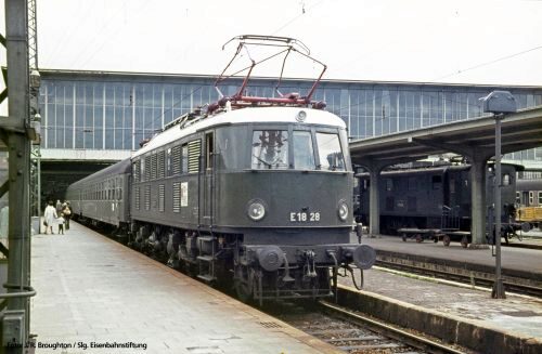 Piko 40309 N-E-Lok BR E 18 DB III  DCS